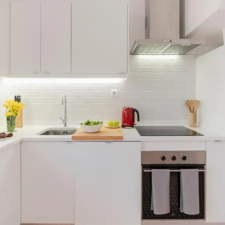 The Yellow House By Lovelystay