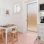 The Yellow House By Lovelystay Funchal (Madeira)