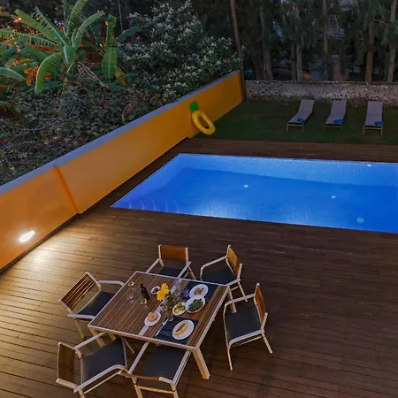 The Yellow House - Heritage Pool By Ls *