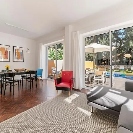 The Yellow House By Lovelystay Nyaraló