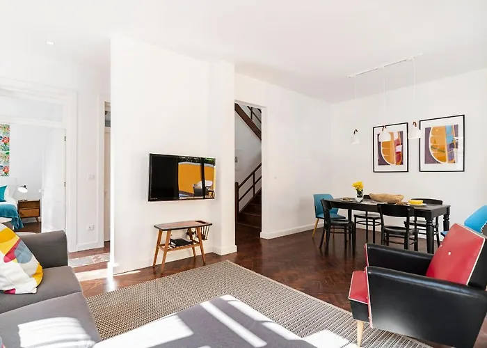 The Yellow House By Lovelystay *