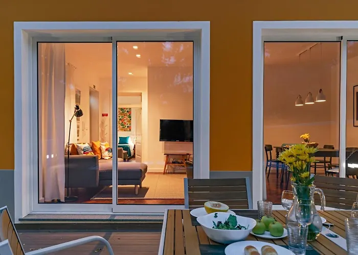 The Yellow House By Lovelystay * פונשל