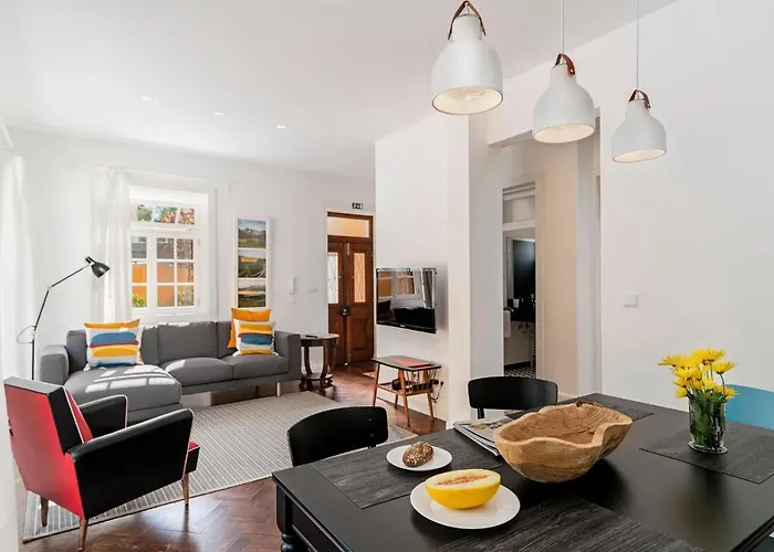 The Yellow House By Lovelystay פונשל