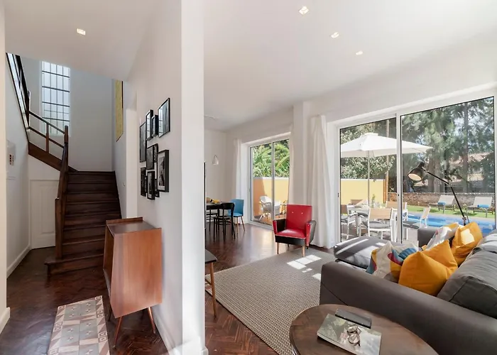 The Yellow House By Lovelystay פונשל