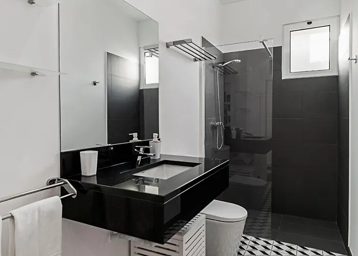 The Yellow House By Lovelystay * פונשל