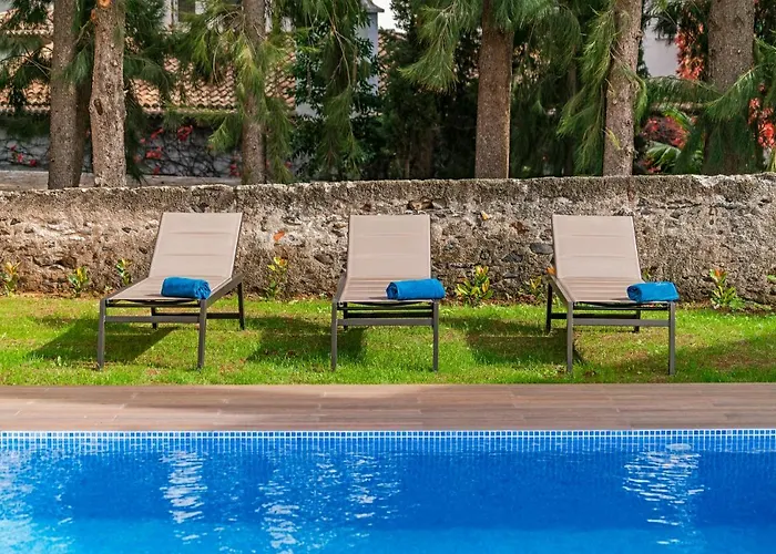 The Yellow House By Lovelystay * פונשל