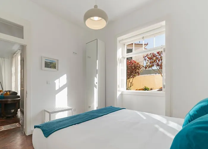 The Yellow House By Lovelystay פונשל