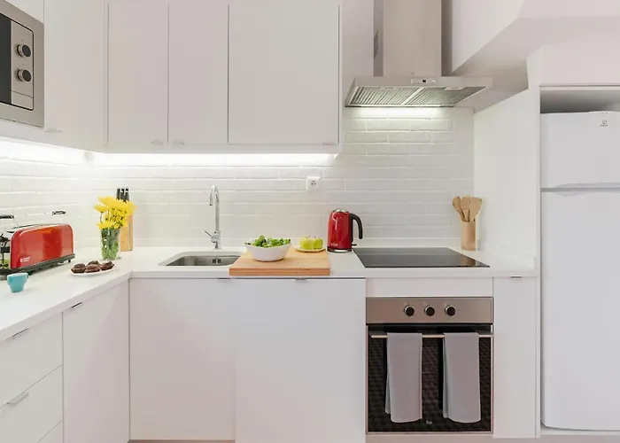 The Yellow House By Lovelystay