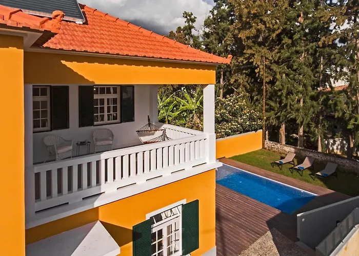 The Yellow House By Lovelystay * פונשל