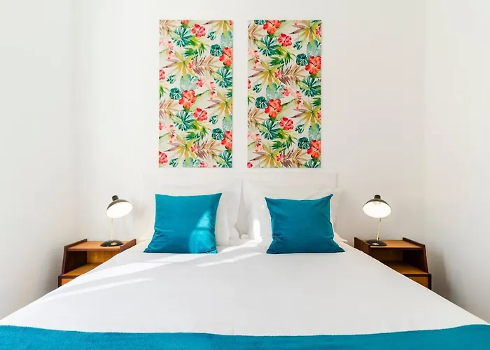 The Yellow House By Lovelystay *