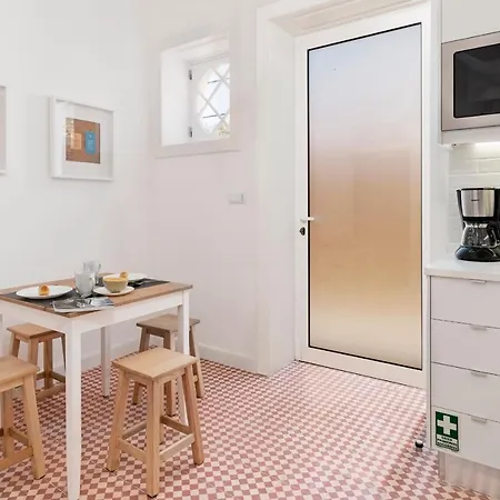 The Yellow House By Lovelystay Funchal (Madeira)