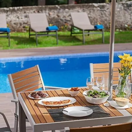 Ferienhaus The Yellow House By Lovelystay